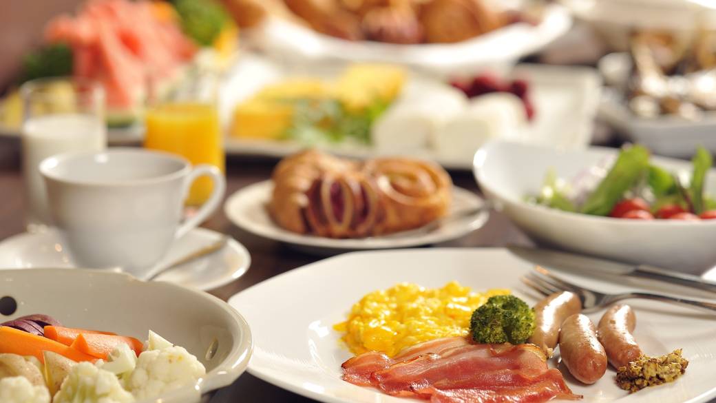 約30種類の和洋料理
ビュッフェを満喫 / 1