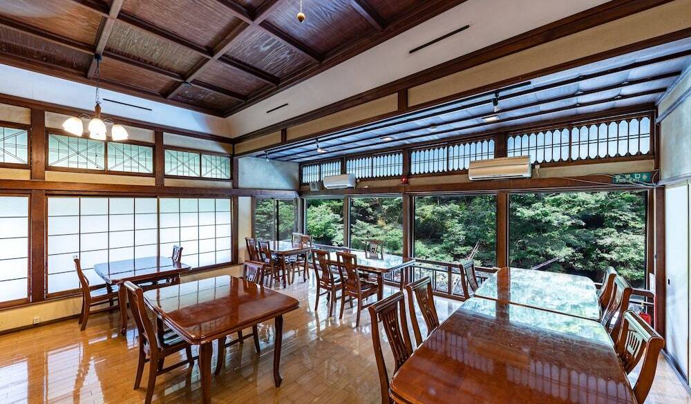 大正ロマン溢れる
レストランで夕食を / 4
