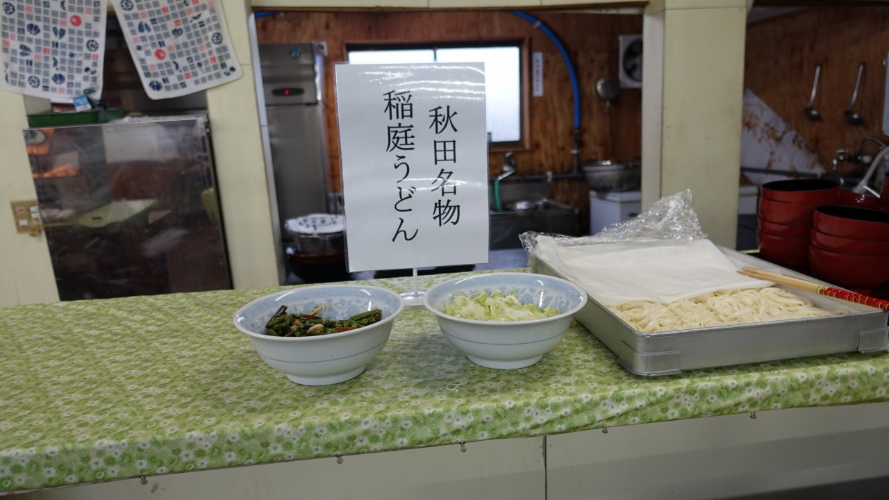 ビュッフェ形式の食事