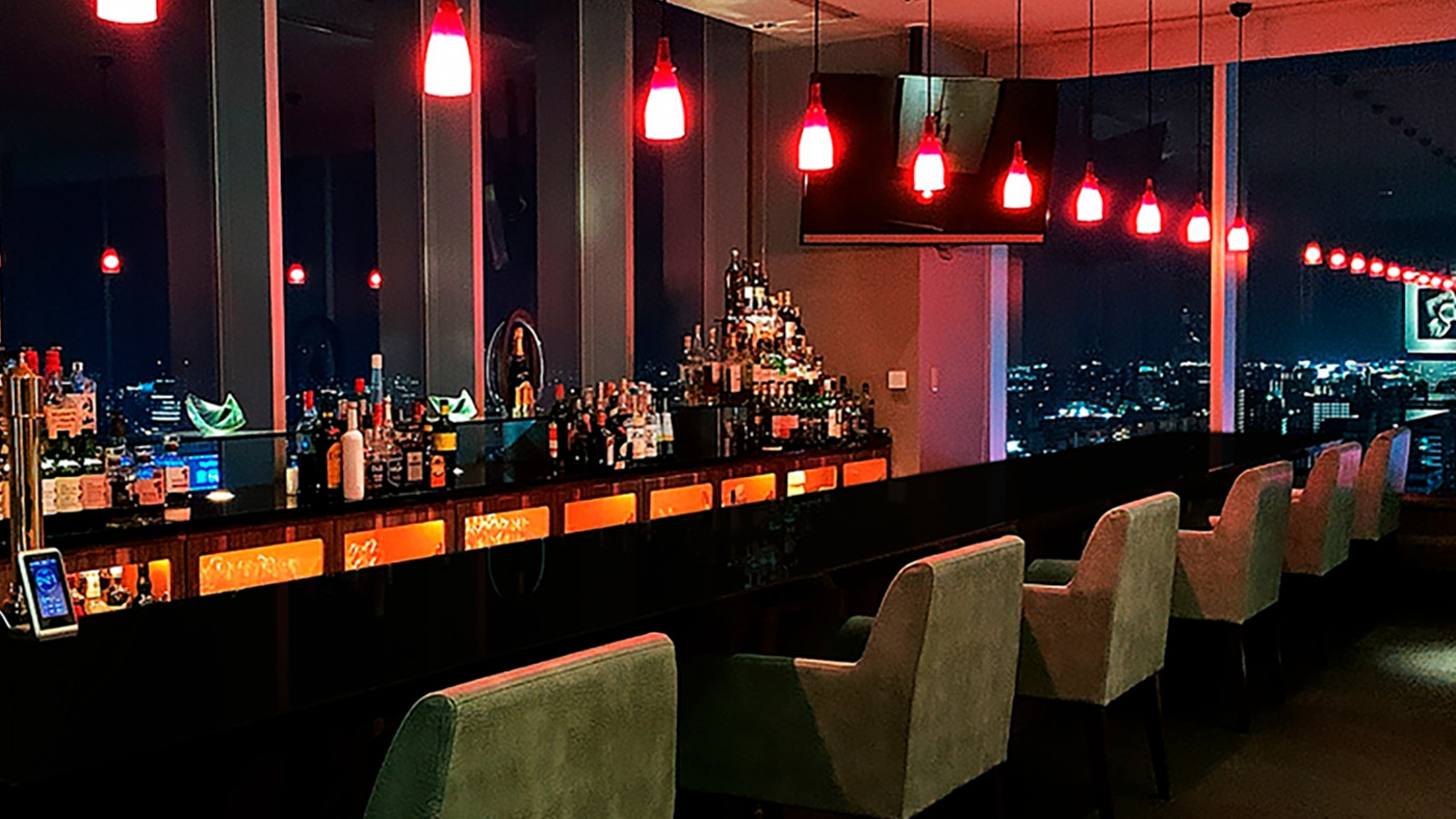 最上階で夜景を眺めながら黒毛和牛ステーキのディナーを3659026