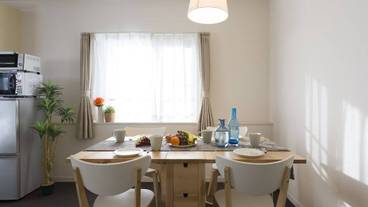 客室内のダイニングエリア / 14