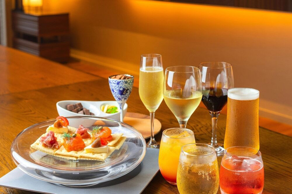 バーのドリンクとフード