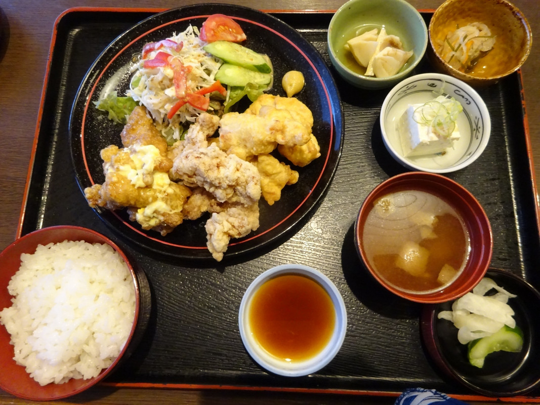 夕食は予約無しで食事処が利用できます。メニューも豊富で美味♪