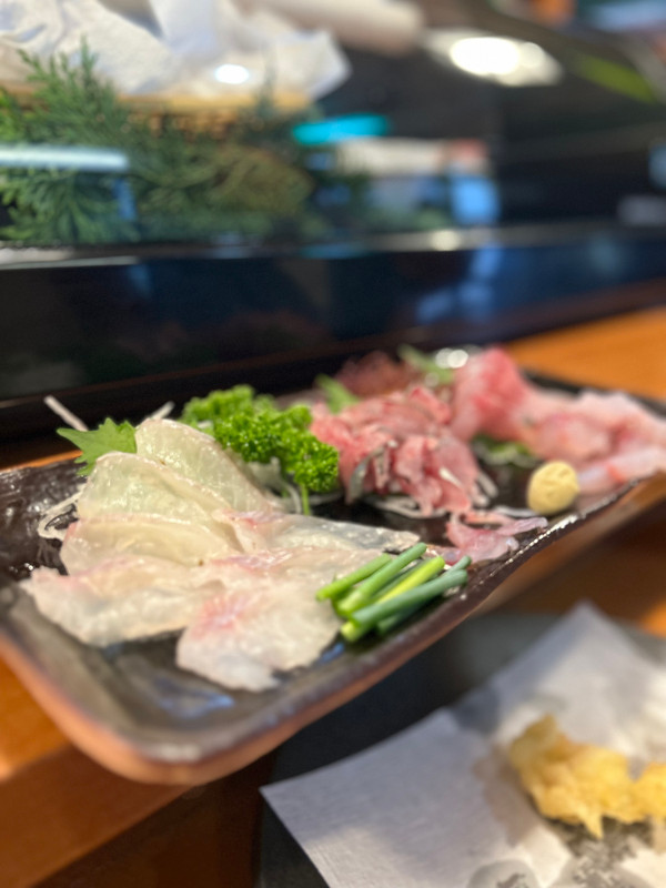 玄界灘にもまれた身の引き締まった刺身やお寿司をたっぷり堪能しました! / 1