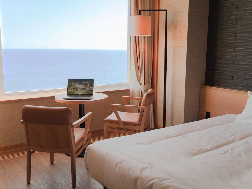 朝からワイン片手に約140種類のビュッフェメニューを4769498