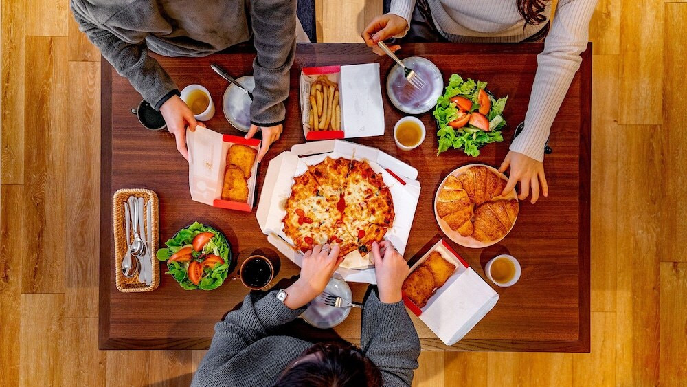 客室内のダイニングエリア