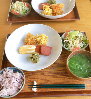 地元の食材を取り入れたヘルシーな朝ごはんでエネルギーチャージ！3455876