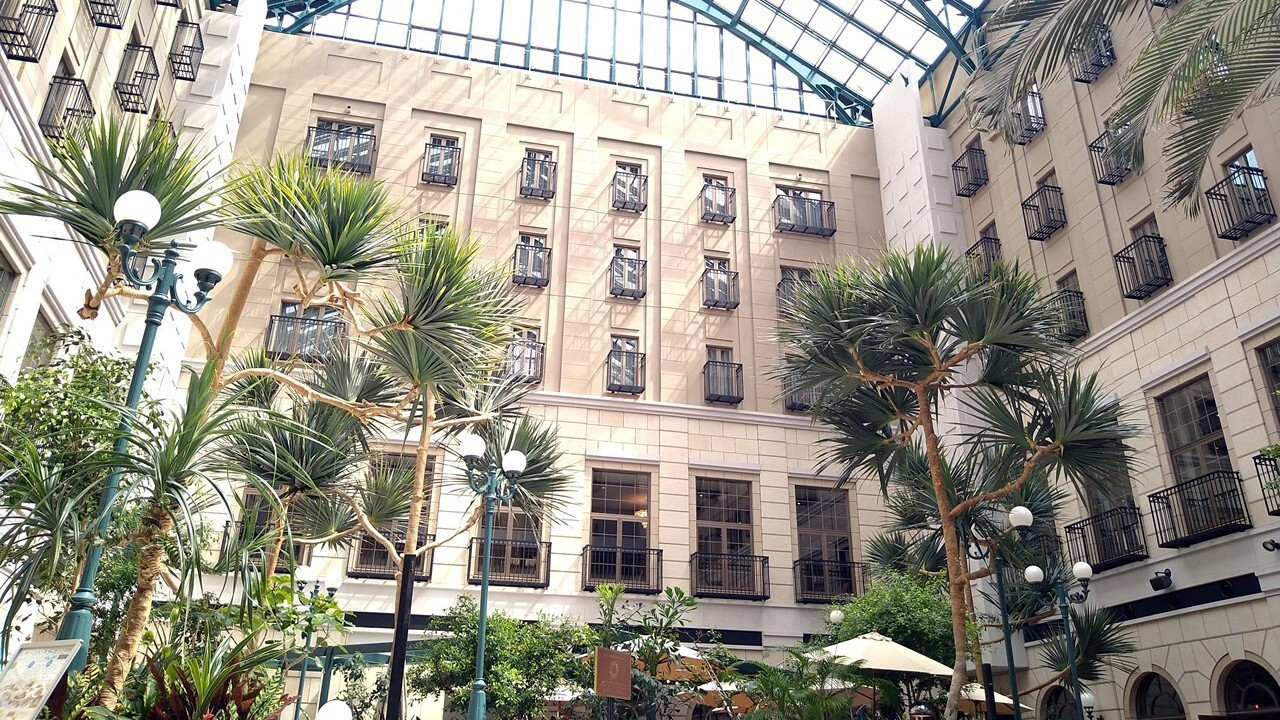 クラシックなホテルでリゾートステイ気分。4248059