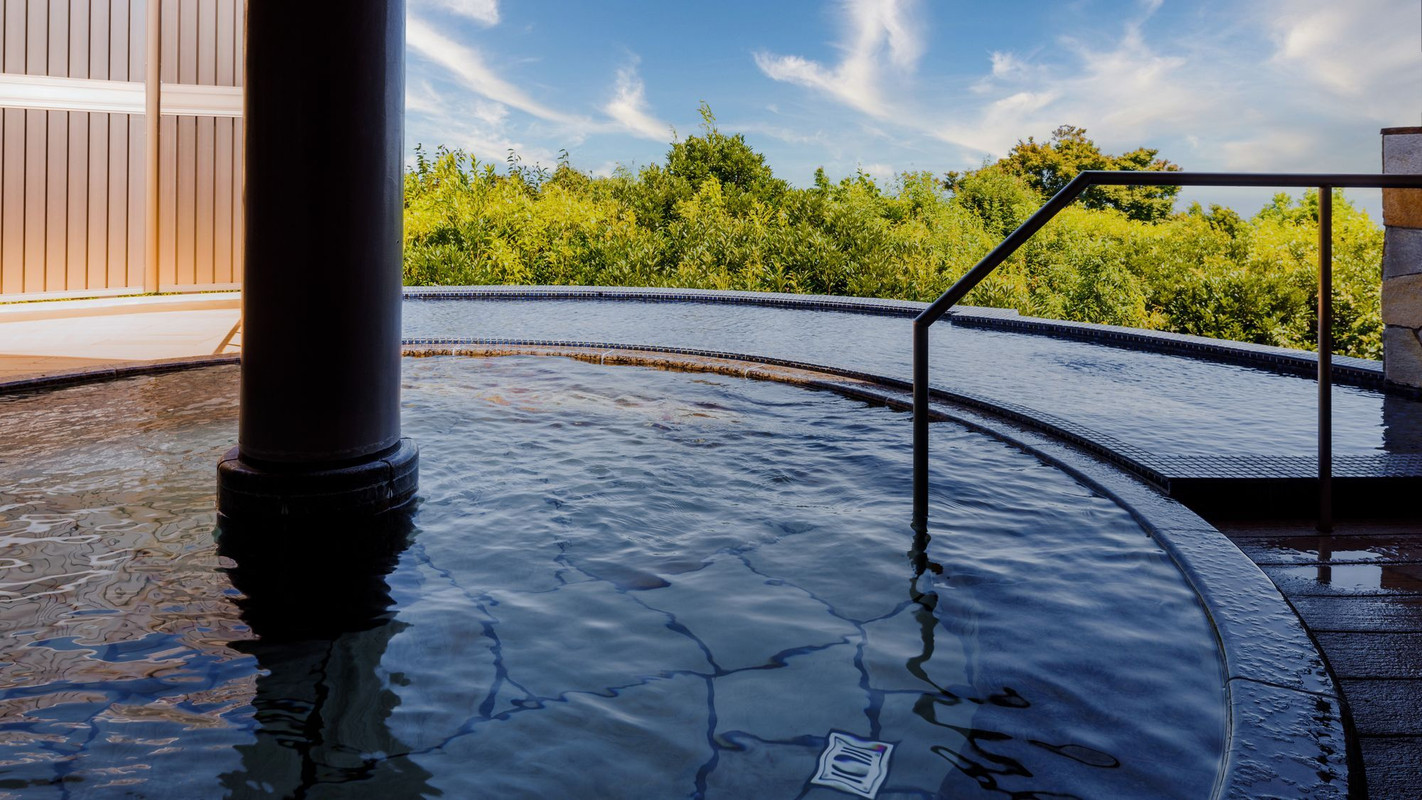 大浴場「満天の湯」露天風呂(昼)