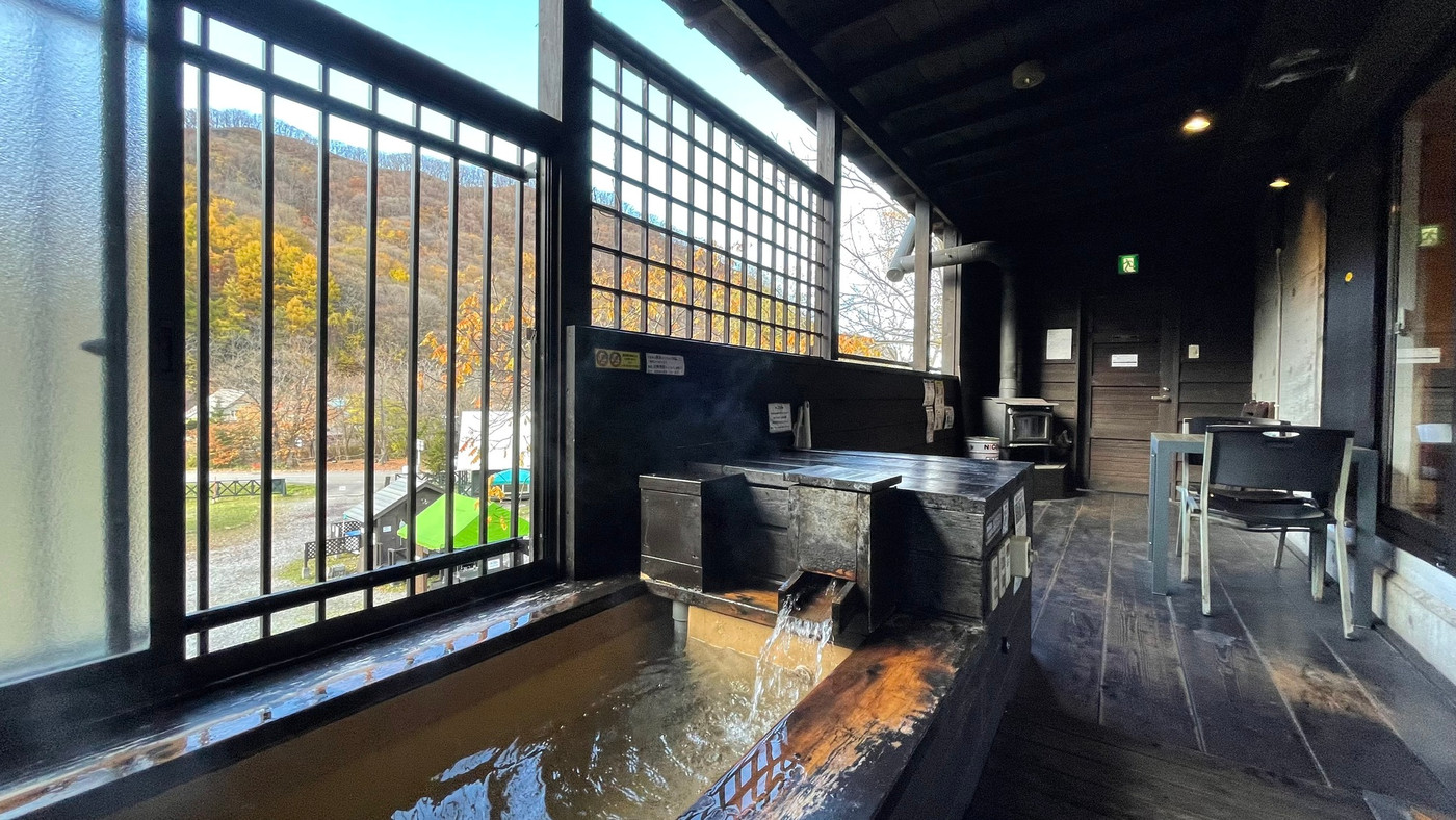 テラスでのBBQも魅力的♪温泉処にあるコスパの良いコテージ4068353