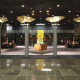 広々としたフロントロビー / 1