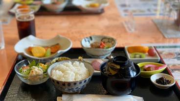朝食膳一例 / 7