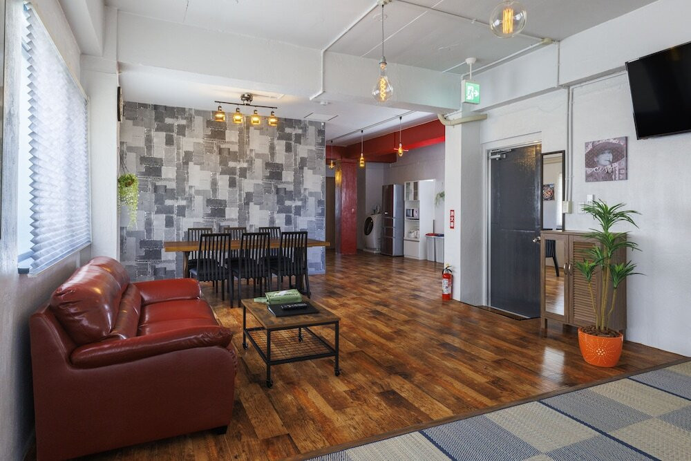 客室内のダイニングエリア