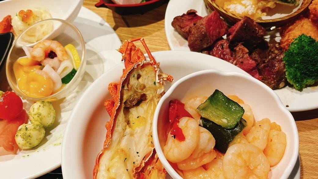 飲み放題が嬉しい
種類豊富なビュッフェ / 1