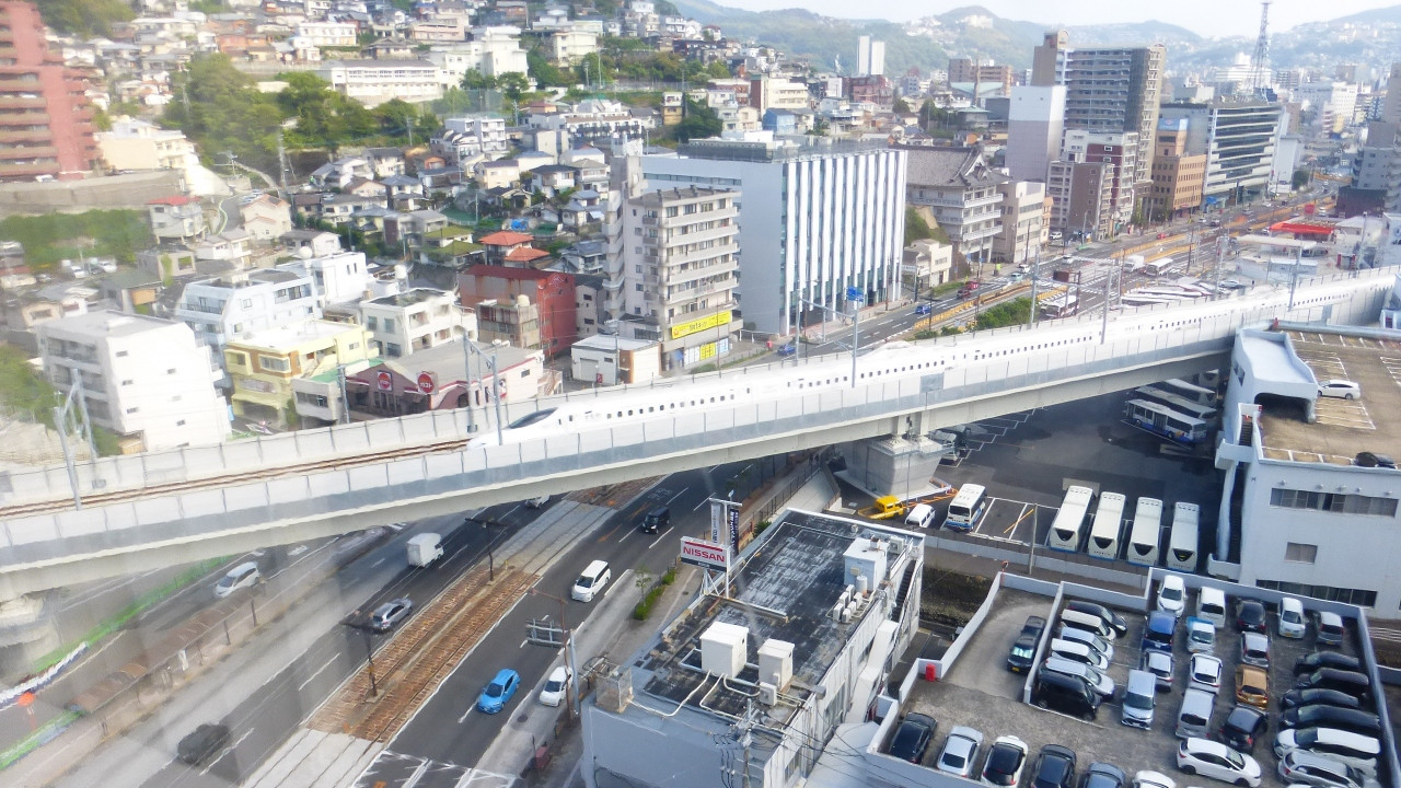 私が泊まった１１階の長崎駅側の部屋の窓からの眺め