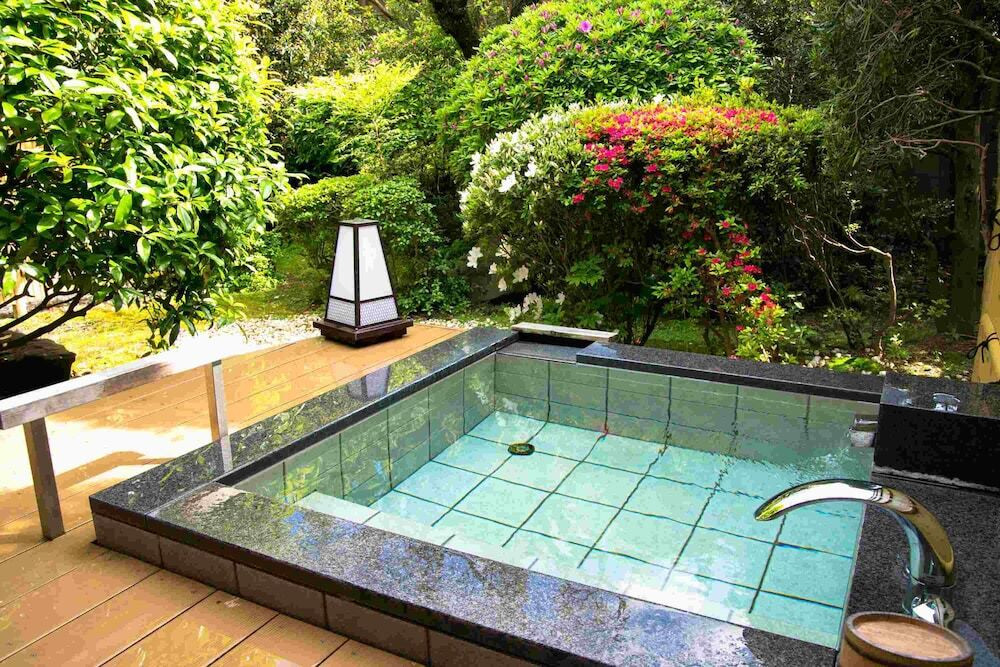 5. 庭園を眺めながら、好きな時間に好きなだけ湯浴みを堪能「伊東 緑涌」4239813