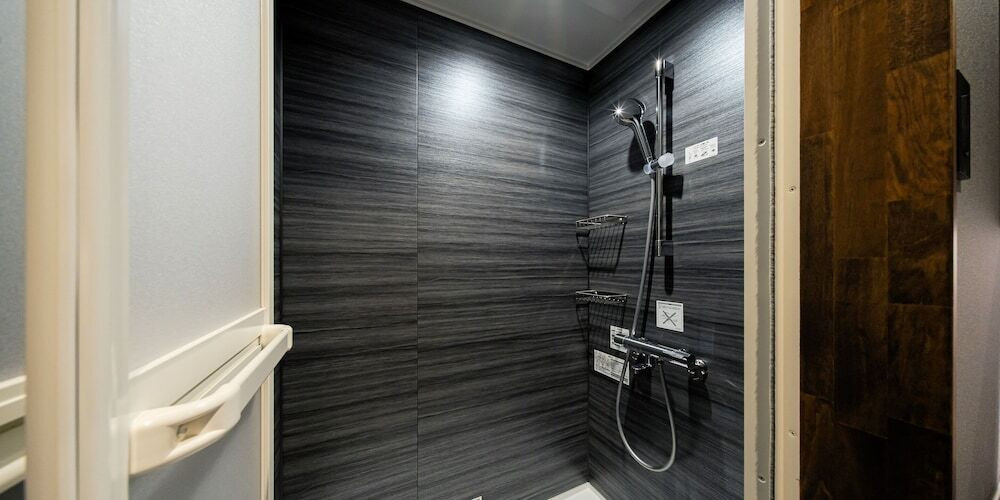 バスルームのシャワー