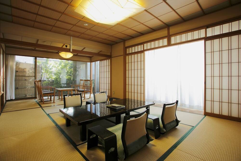 楓の棟Bタイプスイート和室①