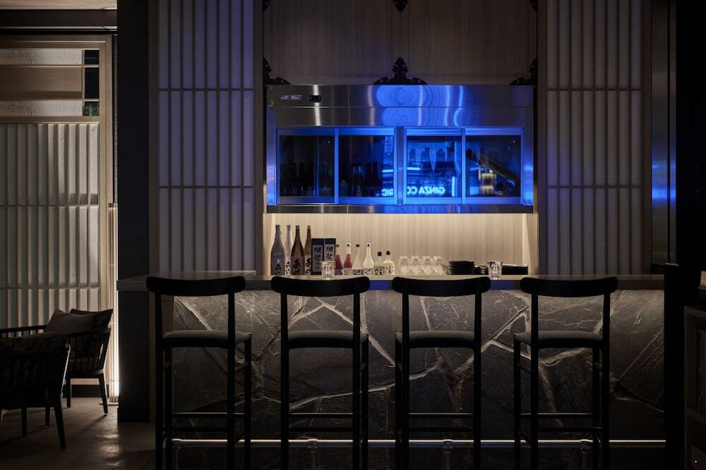 DJライブの配信も！全室プロジェクター付きホテルで大人な夜を4573305