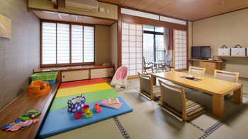 Choose an inn that is child-friendly, with baby goods and private baths. 3946063