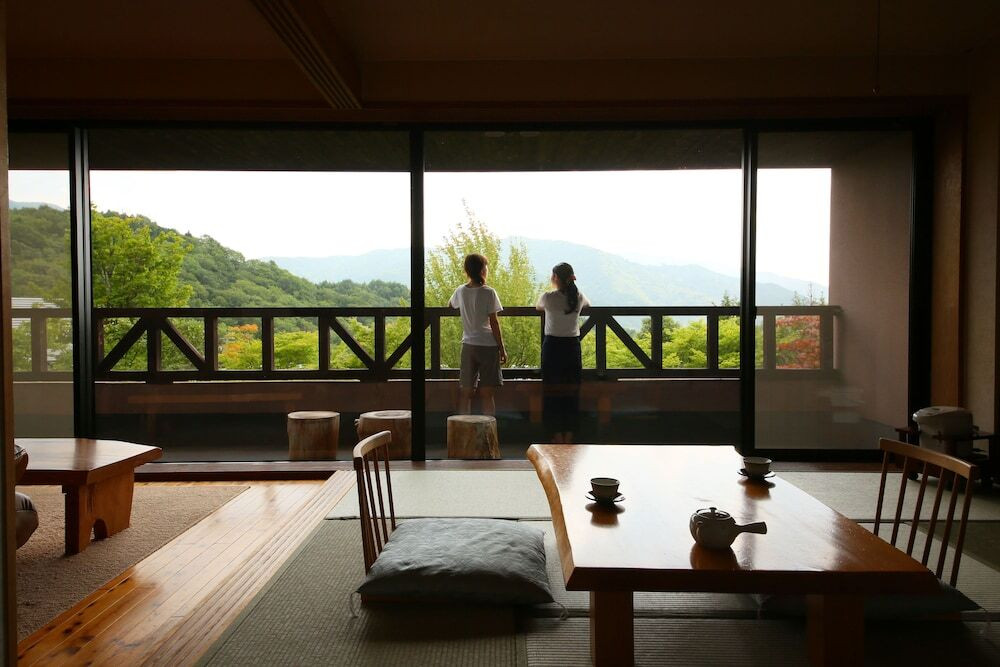 お風呂の種類が豊富！森の中の温泉ホテル4010913