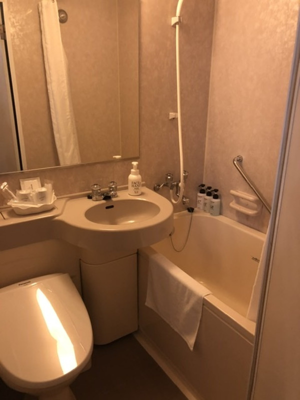 ユニットバスはユニットバスとしてはまずまずの広さ