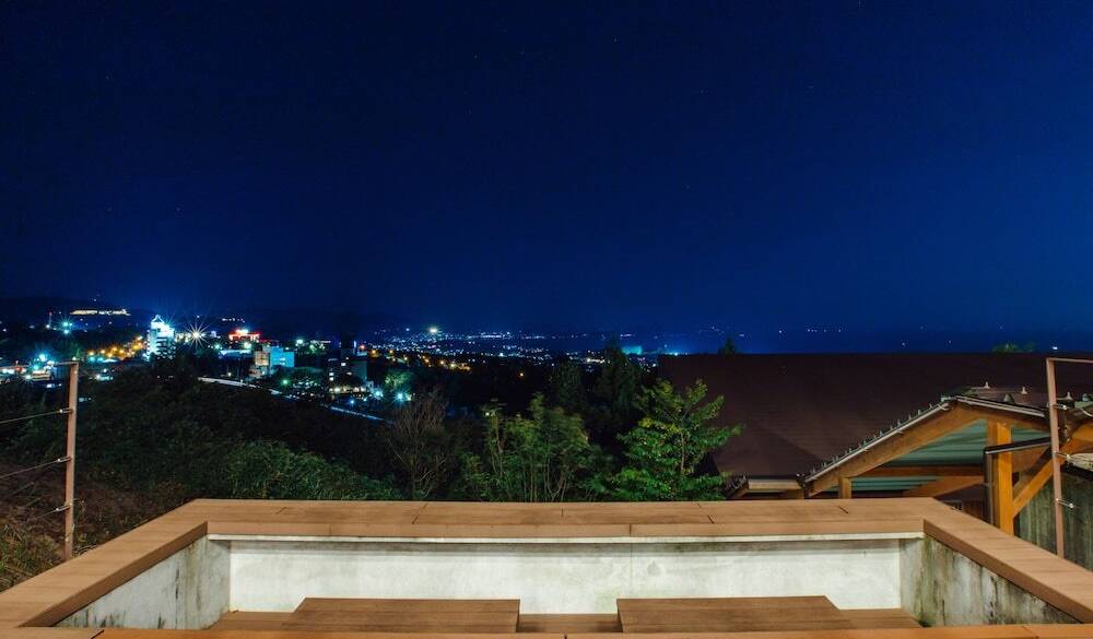 ロビーテラス夜 / 1