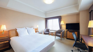 プレミアム ルーム クイーンベッド 1 台