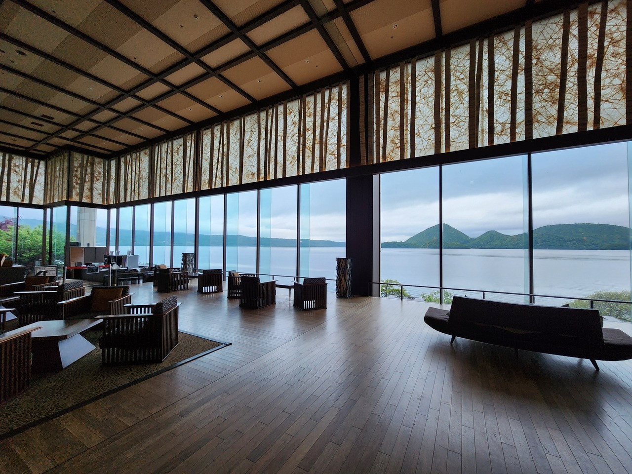 ソフトフロアに遊具がいっぱいのキッズプールは”こどもの楽園”4773026