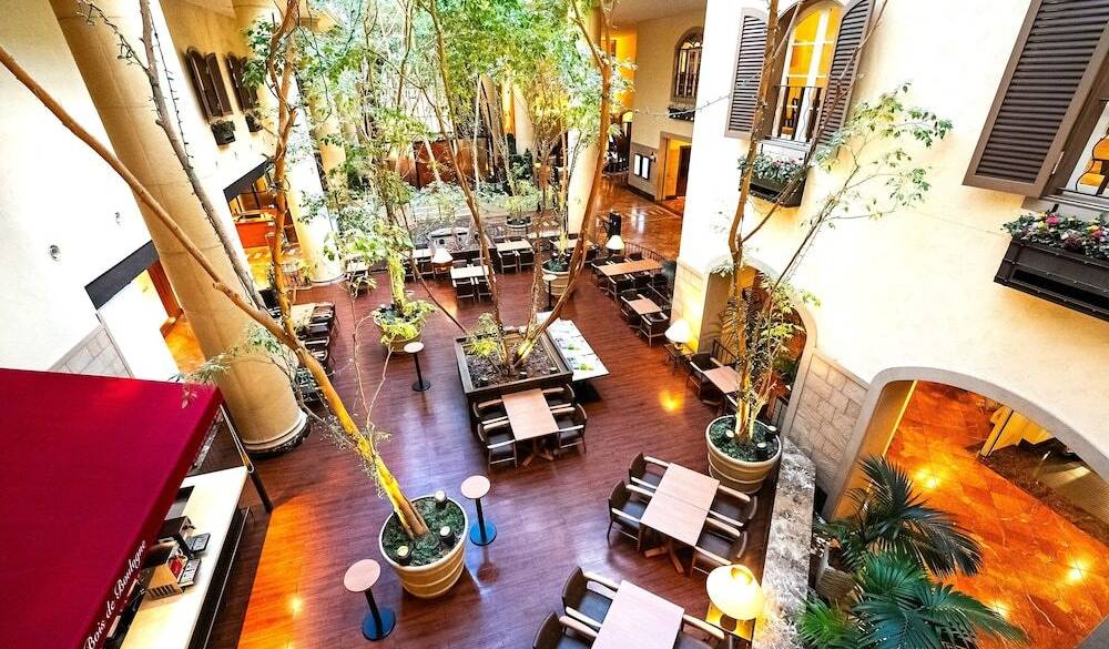 ロビーラウンジ / 3