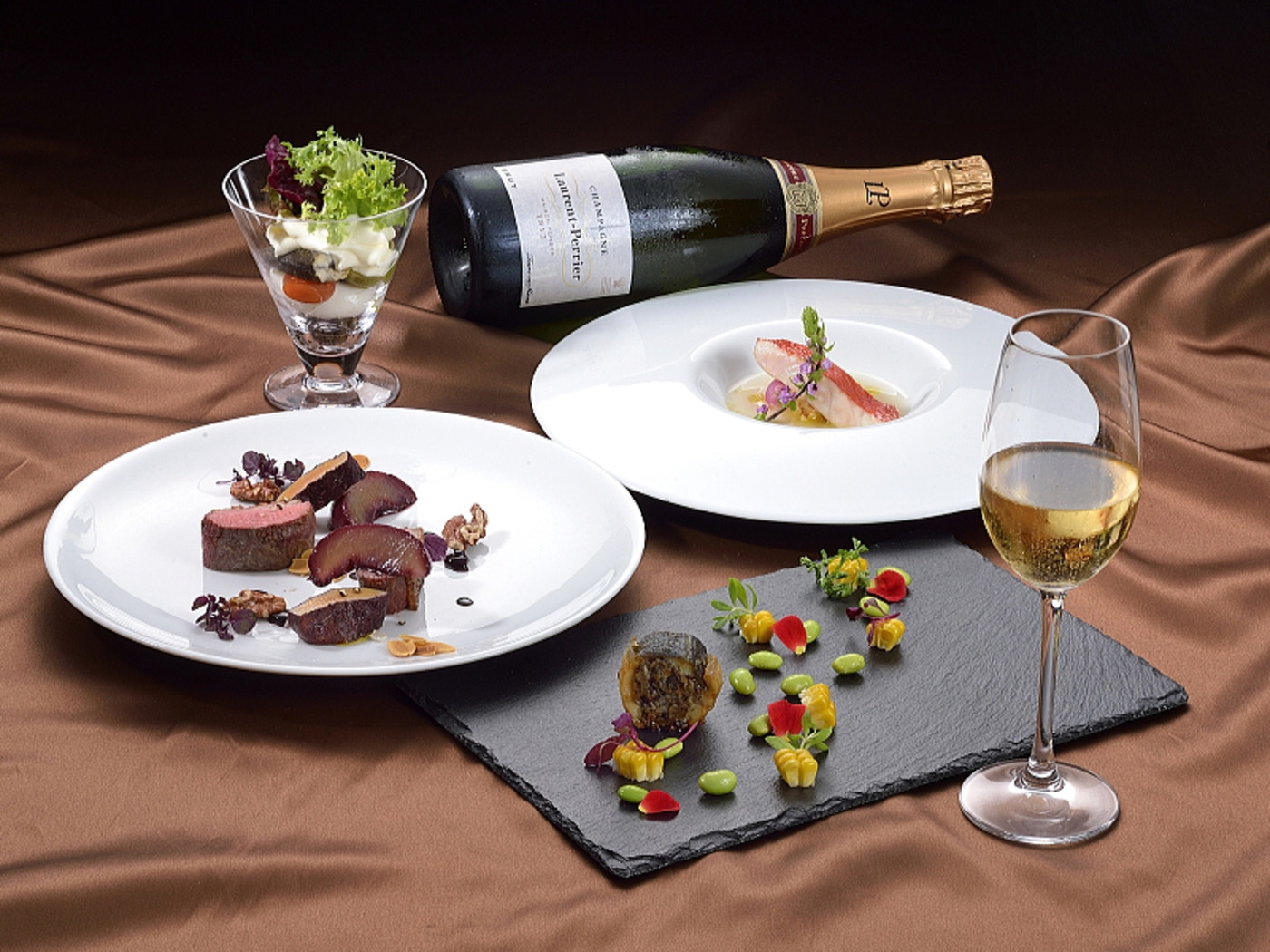 記念日ディナーでサプライズも♪館内レストランが豊富3659034