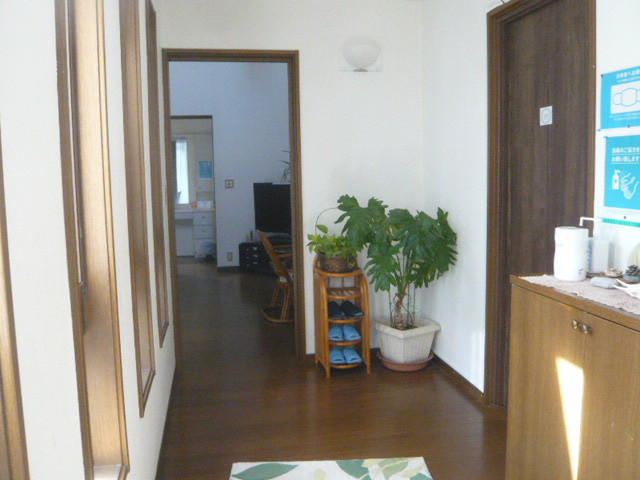 GUEST HOUSE IKETAの入口です。内部は、新しい