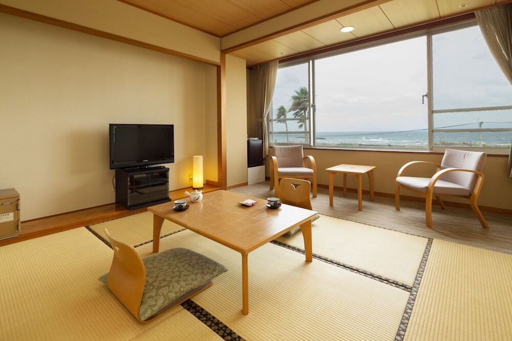 潮騒の音を聞きながらのんびりひとり時間を満喫4280784