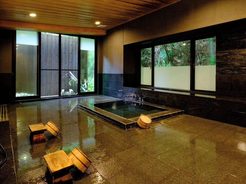 堂々とした総欅造りの長屋門が目印3918145