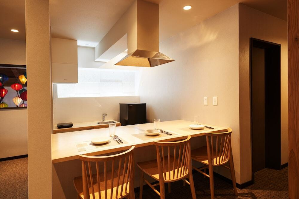 客室内のダイニングエリア