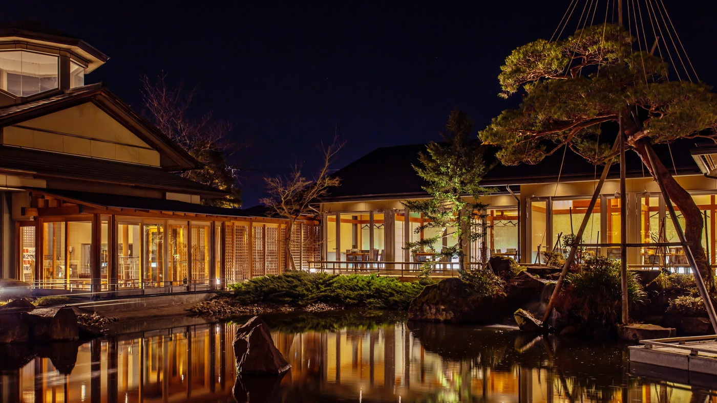 非日常へと誘う、格調高い建築美と開放感にあふれた宿3645504