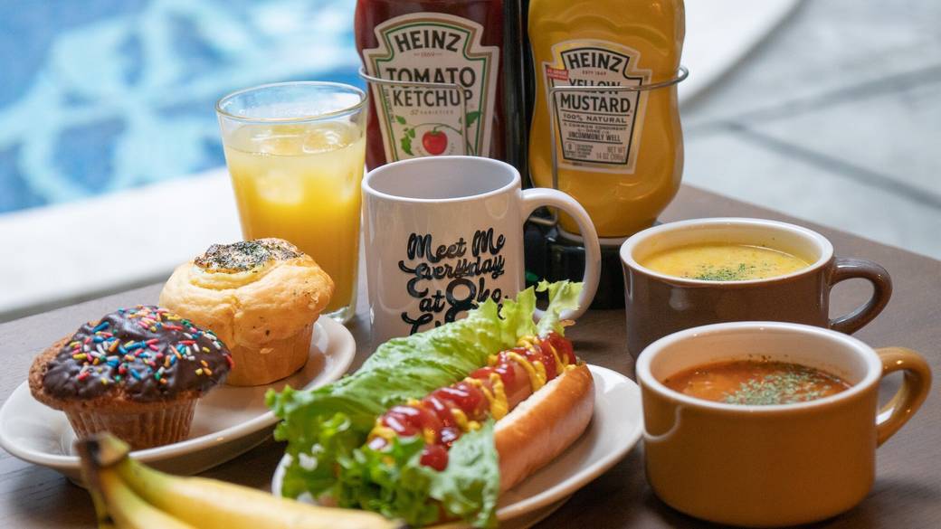 ホットドックで
お腹を満たす / 1