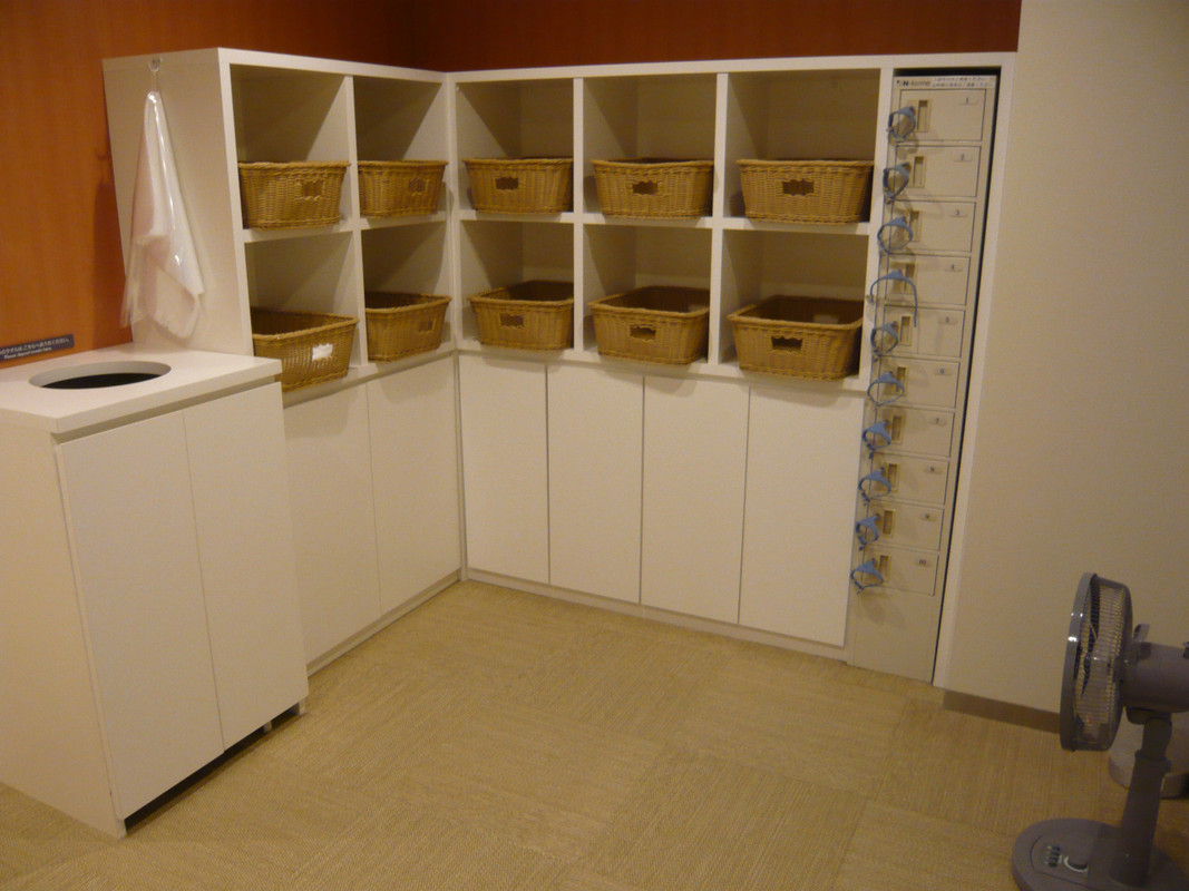 ４階　大浴場内脱衣場