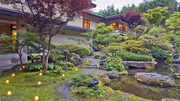 庭園と宿外観 / 2