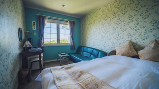 デザイン ルーム ダブルベッド 1 台 パーシャルシービュー