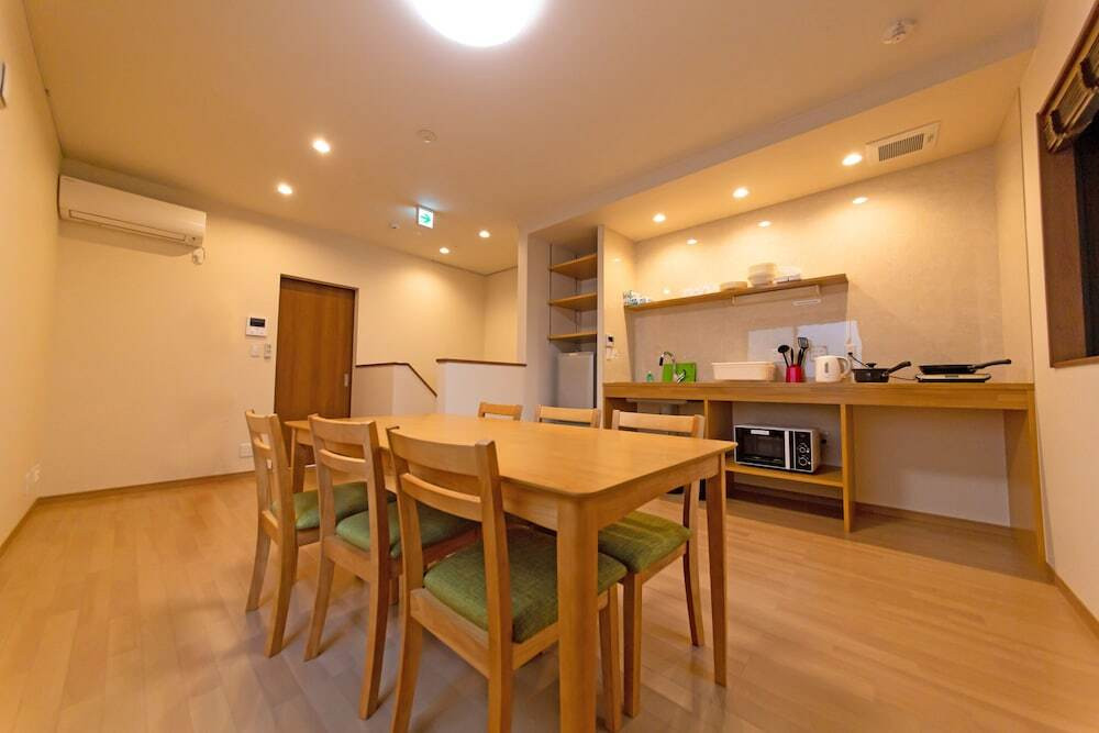 客室内のダイニングエリア