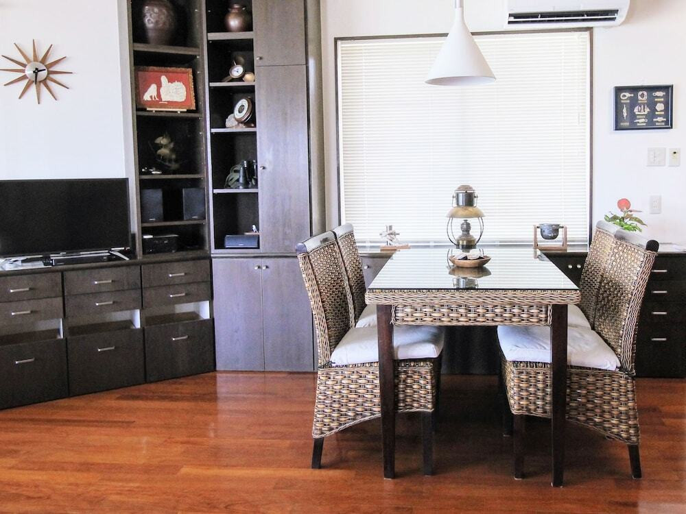 客室内のダイニングエリア