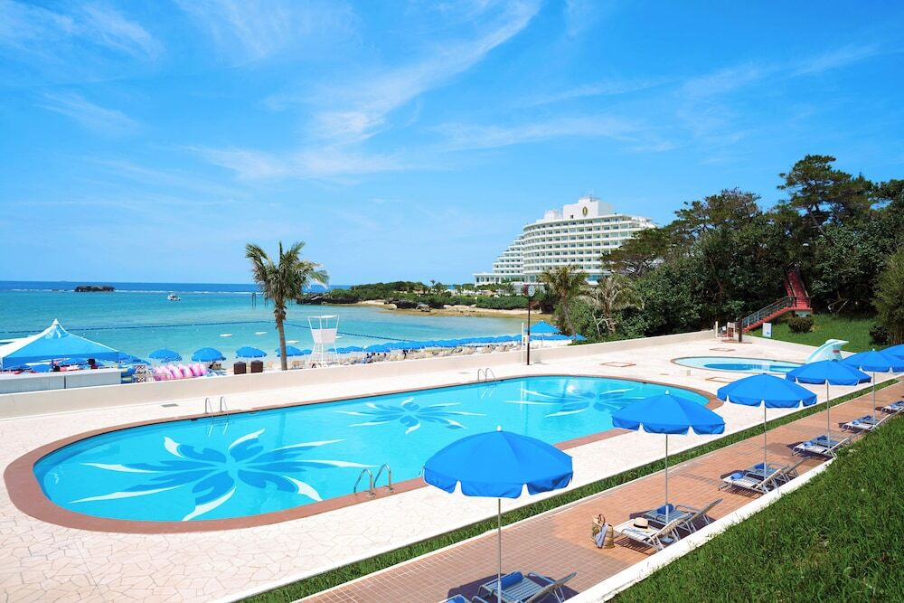 屋外キッズプールや海上アスレチックで遊べる！キッズフレンドリーなホテル4053748