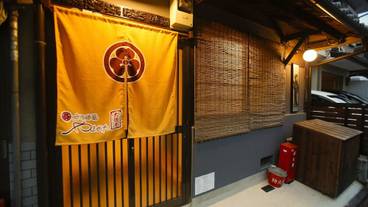 施設の入り口 / 2