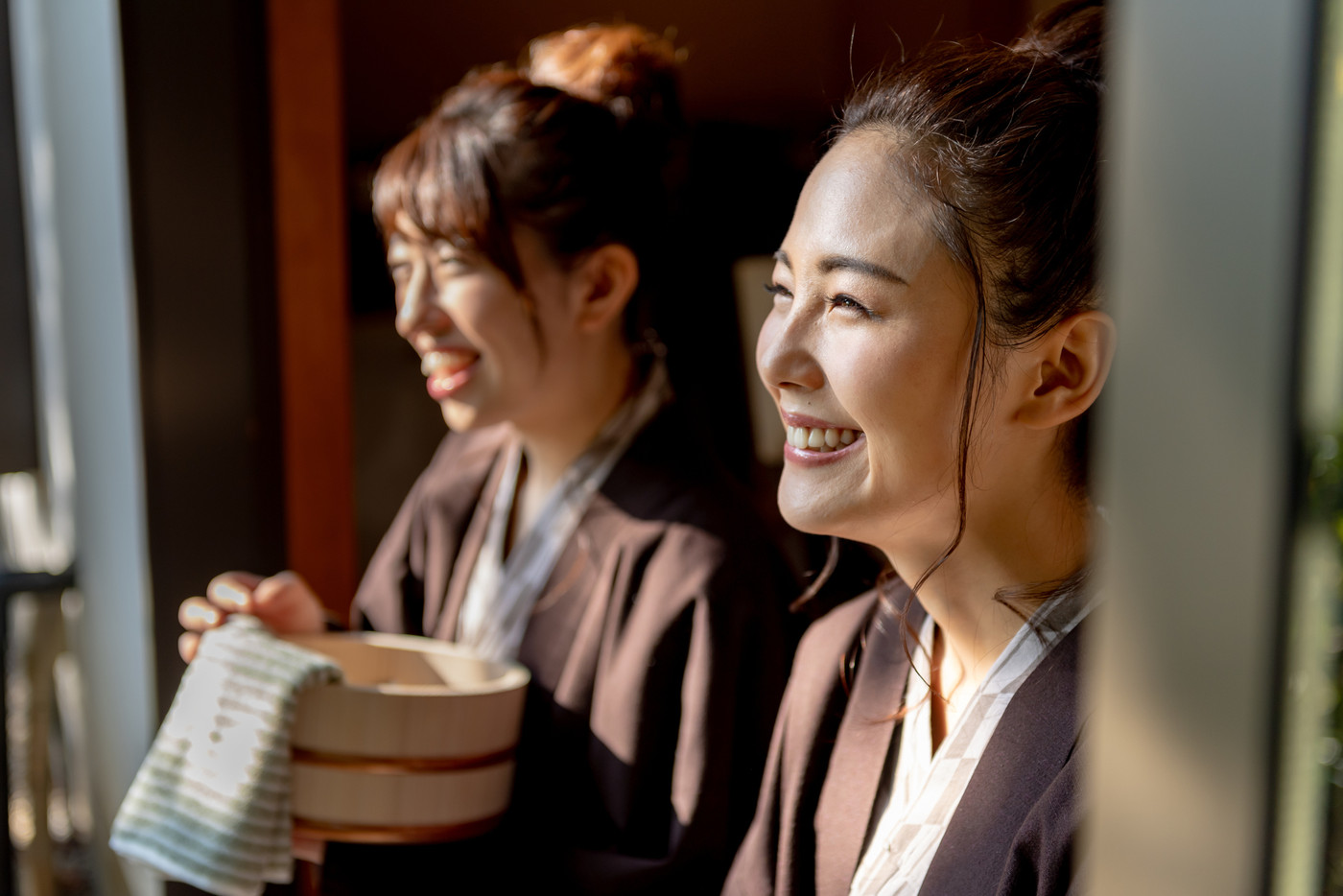 若い女性、女子旅、旅館、浴衣、旅行