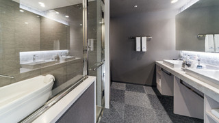 [ジュニアスイート] シモンズ社製ベッド幅110cmx2台、97cmx2台(禁煙)