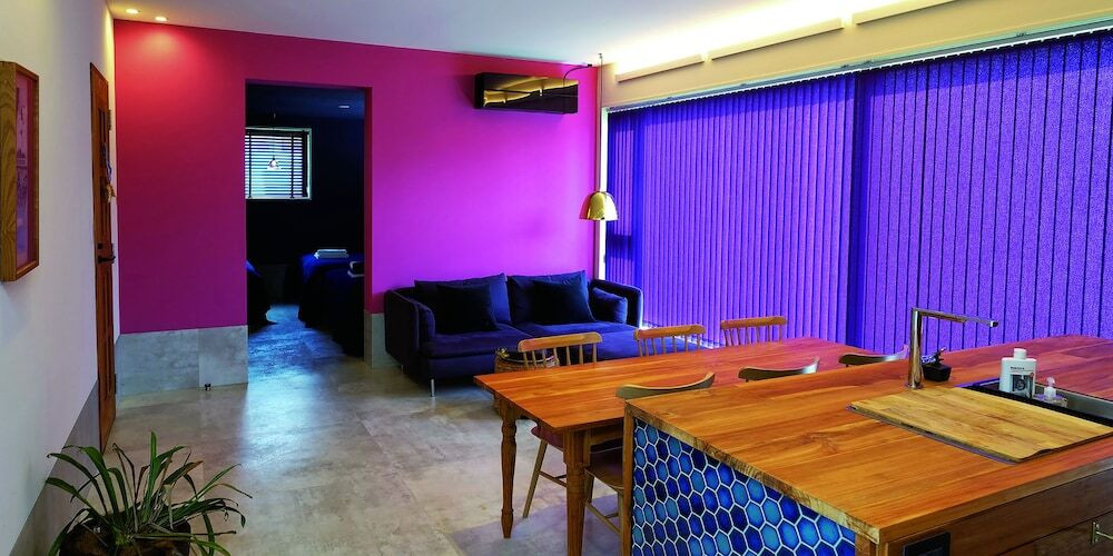 客室内のダイニングエリア