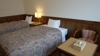 ツインルームシングルサイズベッド 2 台