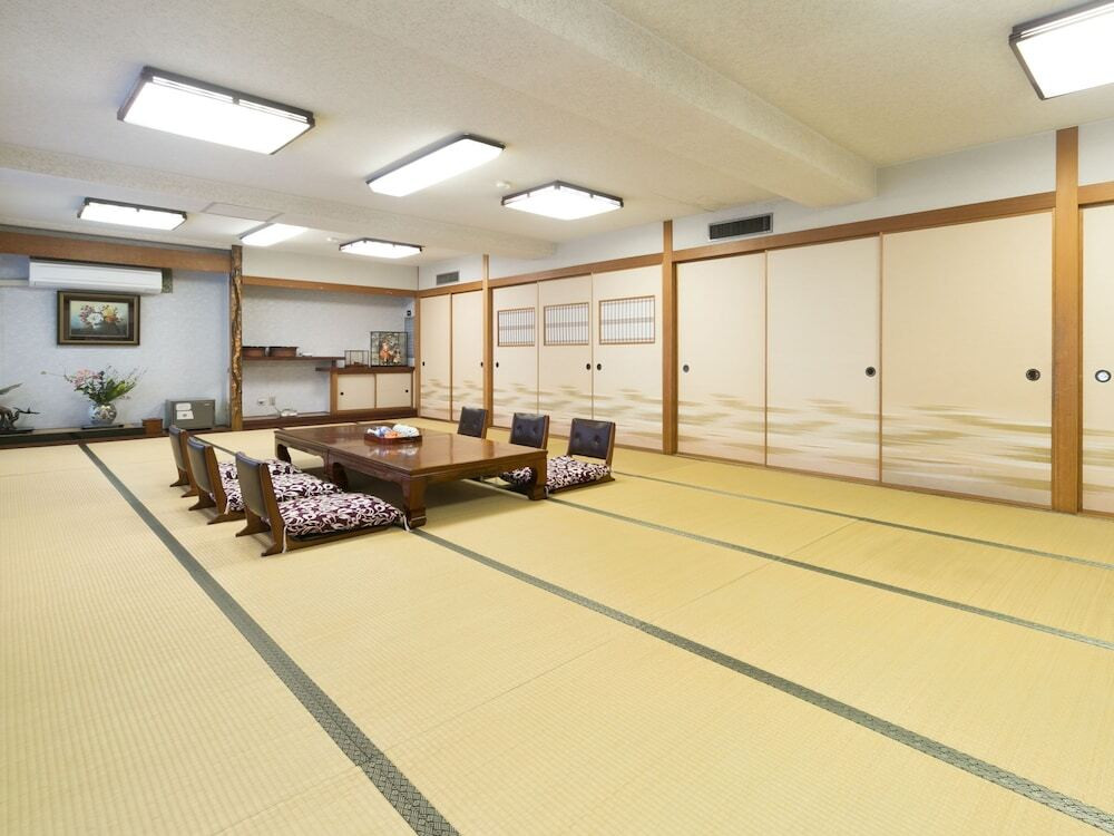 客室内のダイニングエリア