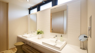 ラグジュアリー スイート + ロフト	 禁煙